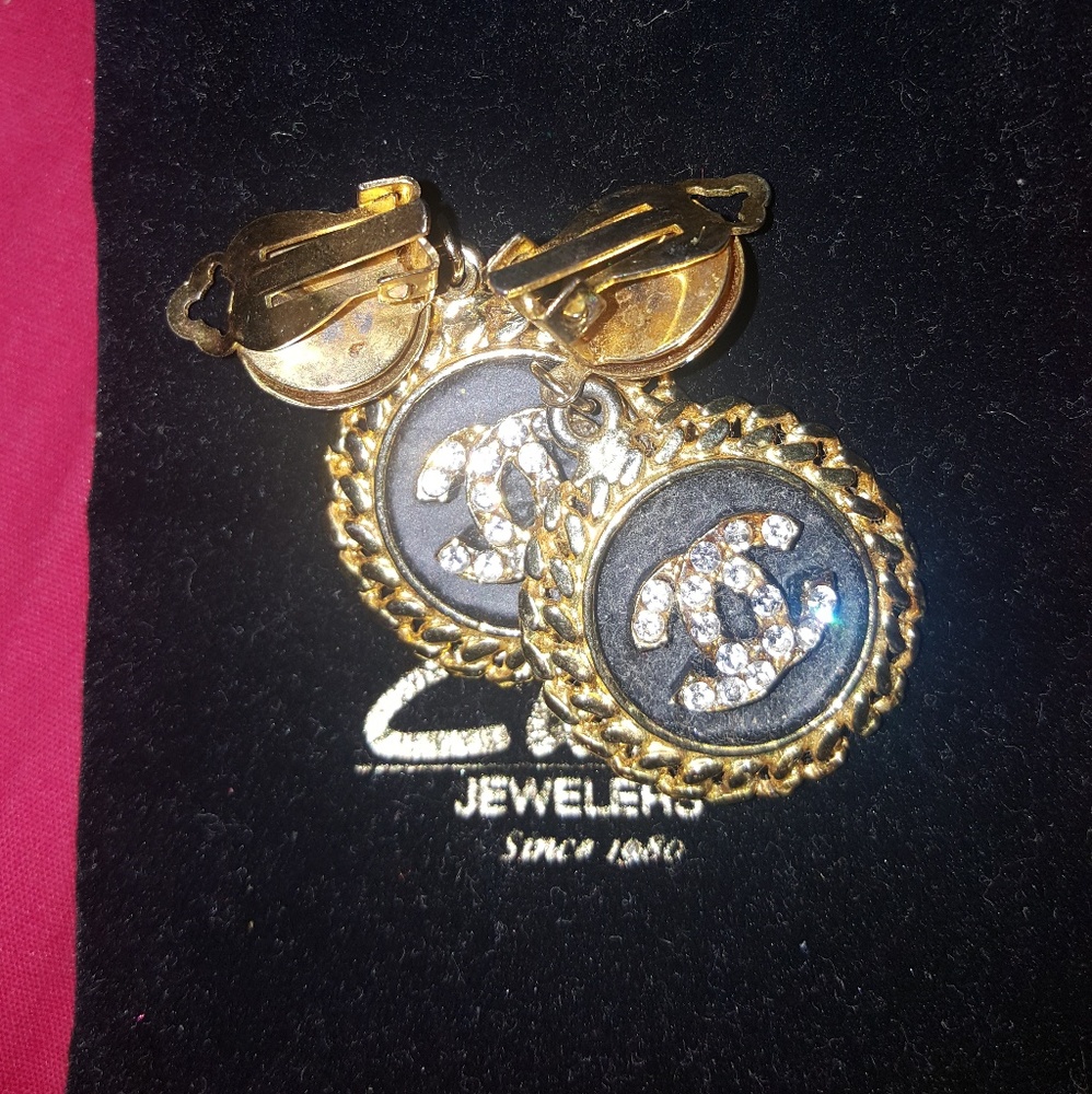 VINTAGE CHANEL CLIP EARRINGS
